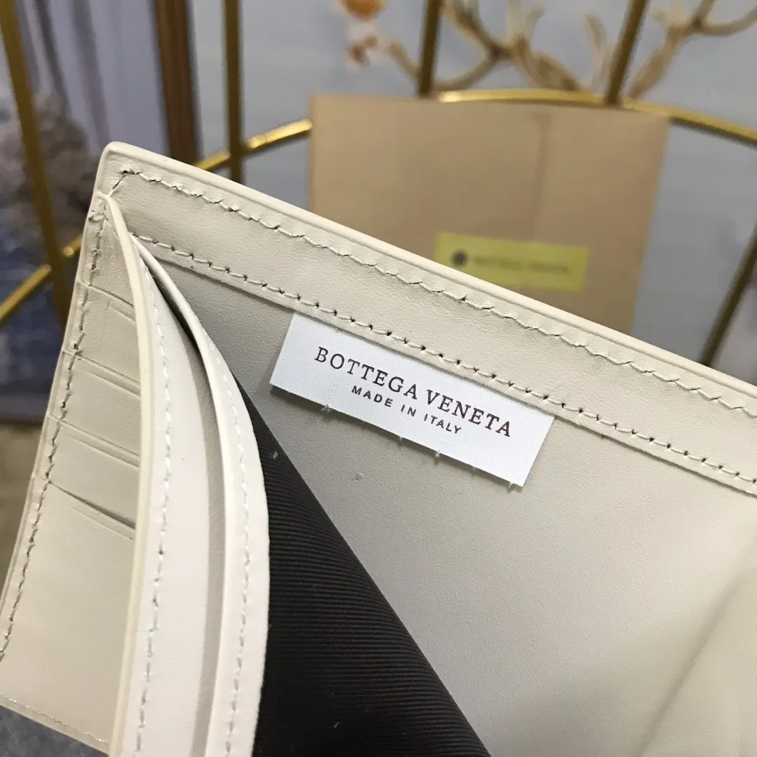 Padded leather wallet • 8 card slots, 1 bill compartment and 2 additional compartments • Check pattern nappa padding exterior • Smooth calfskin lining 993#